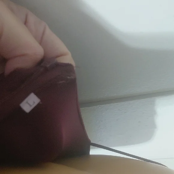 ♻️👗 Burgundy Ruched Dress - Picture 3 of 15